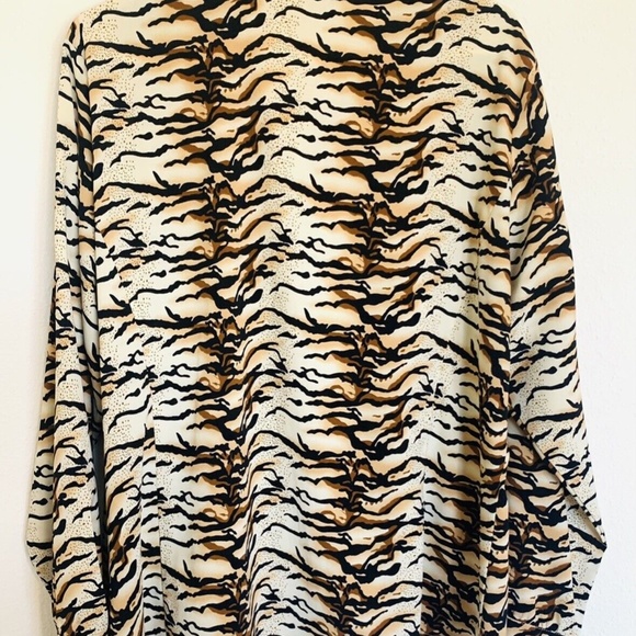 Ashley Stewart Tiger Print Button Front Long‎ Sleeve Shirt Top Plus Size 20W - Picture 2 of 5